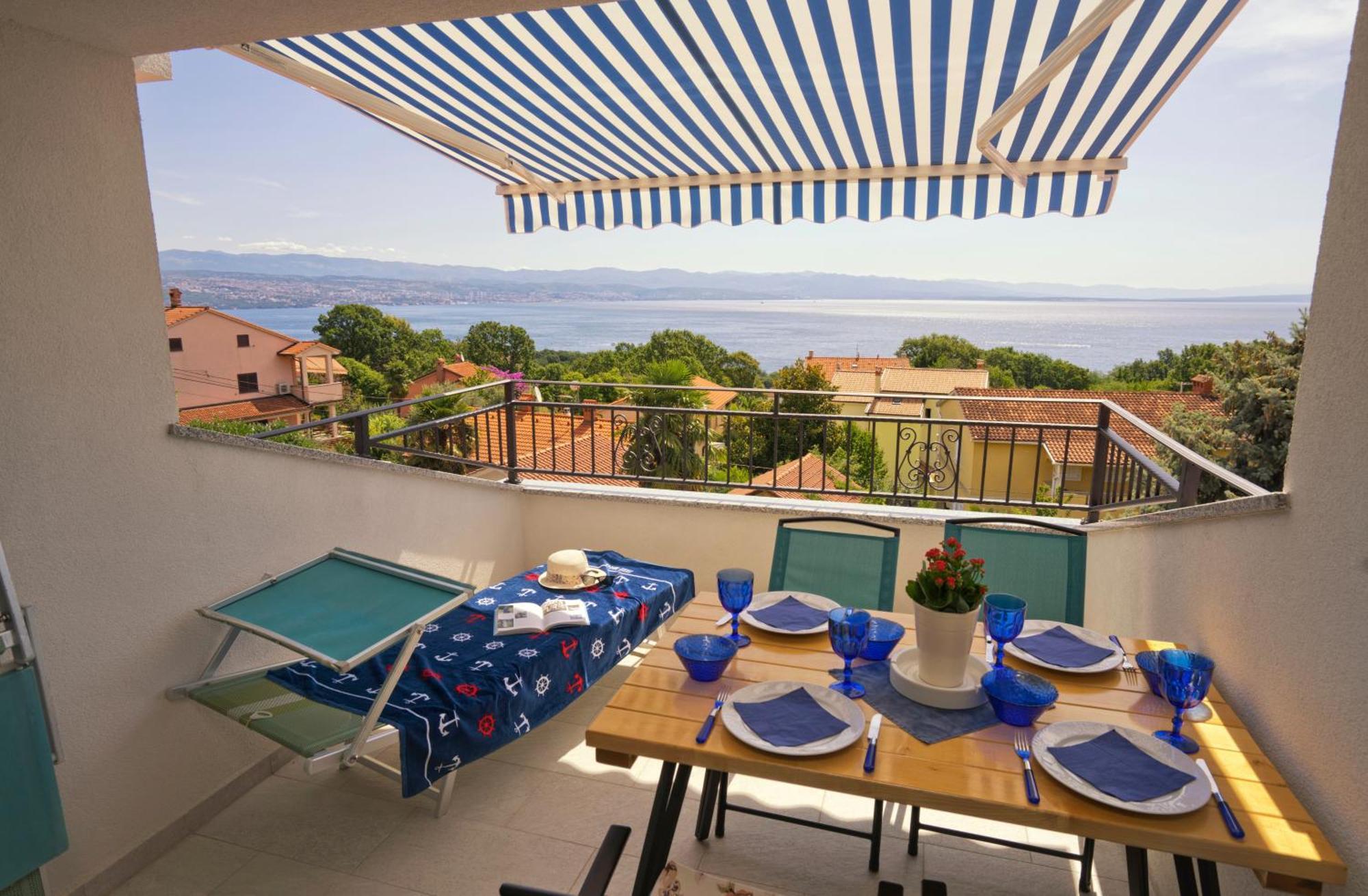 Apartment Riviera Blue With Seaview, Private Whirlpools And Parking Near Opatija *