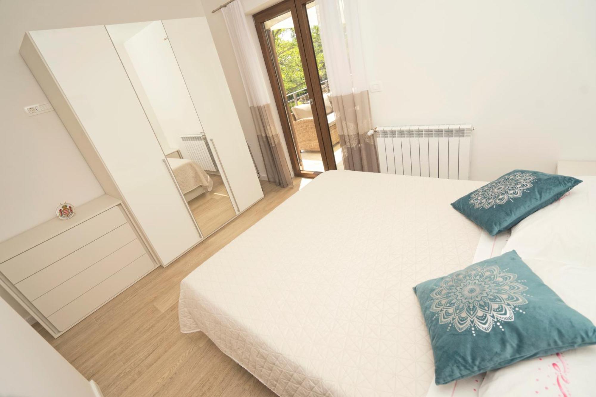 Riviera Blue With Seaview, Private Whirlpools And Parking Near Opatija Apartment *