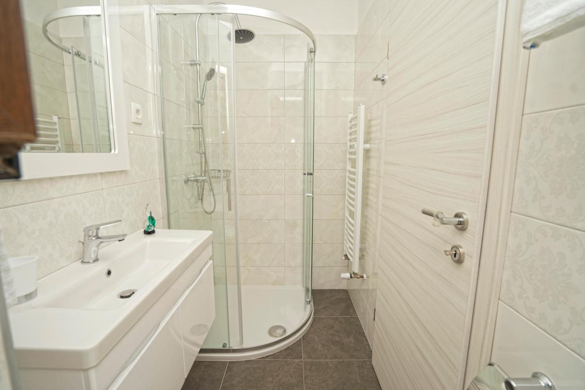 Riviera Blue With Seaview, Private Whirlpools And Parking Near Opatija
