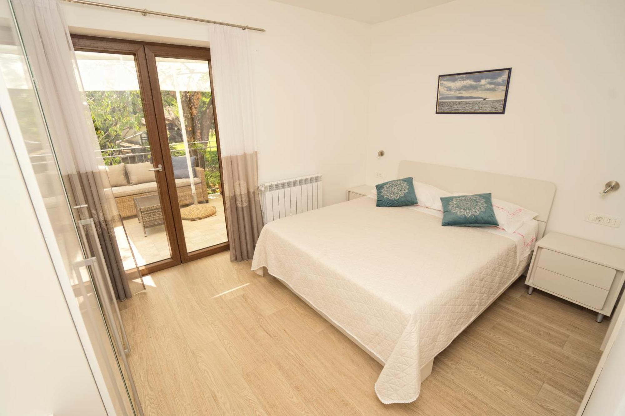 Apartment Riviera Blue With Seaview, Private Whirlpools And Parking Near Opatija *