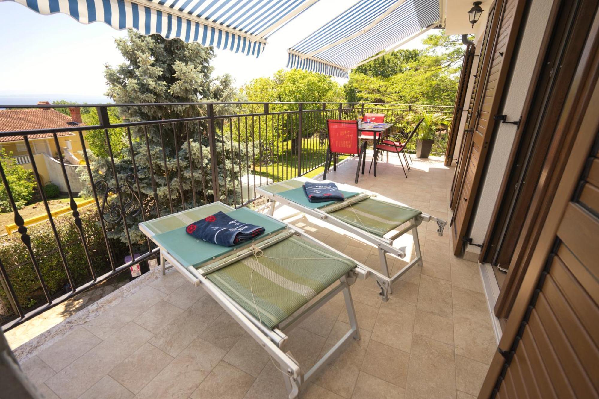 Apartment Riviera Blue With Seaview, Private Whirlpools And Parking Near Opatija Opric
