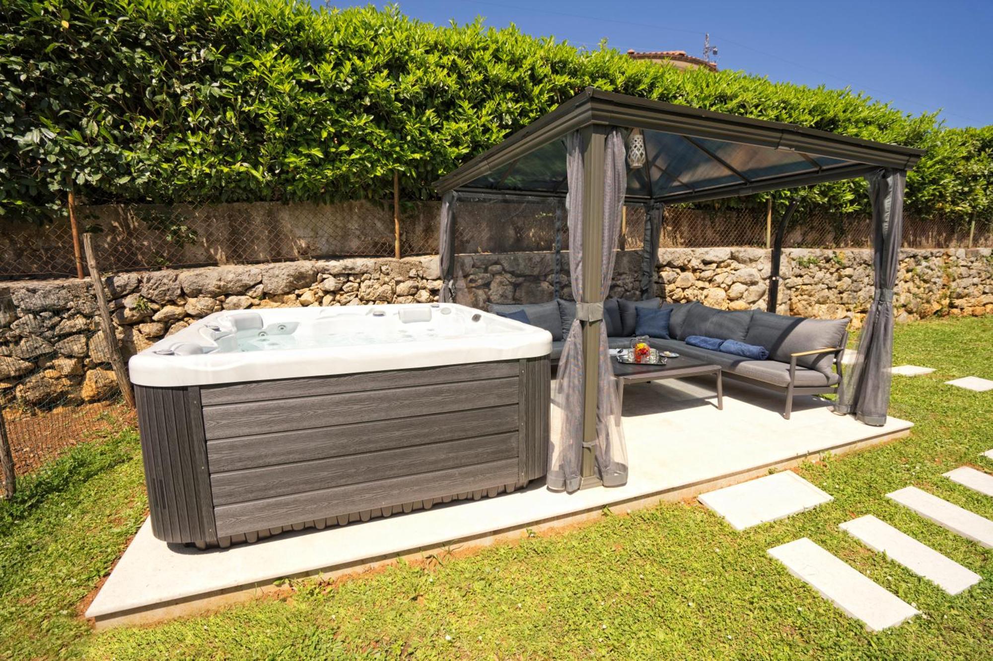 Riviera Blue With Seaview, Private Whirlpools And Parking Near Opatija