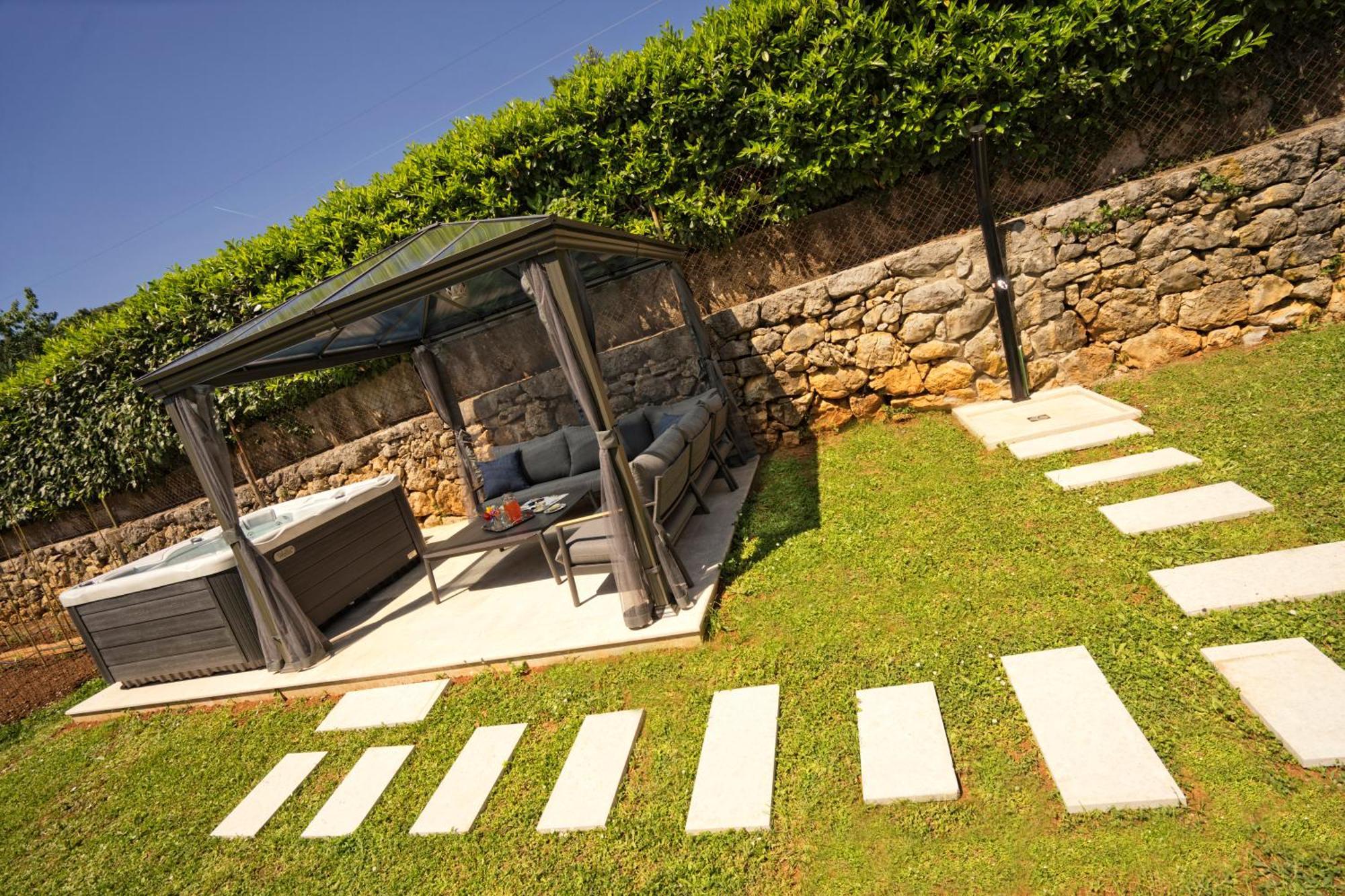 Riviera Blue With Seaview, Private Whirlpools And Parking Near Opatija * Opric