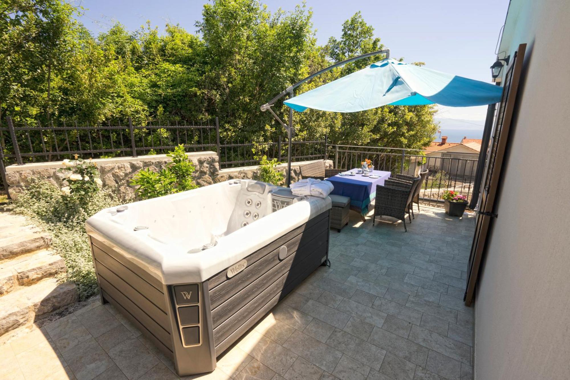 Riviera Blue With Seaview, Private Whirlpools And Parking Near Opatija